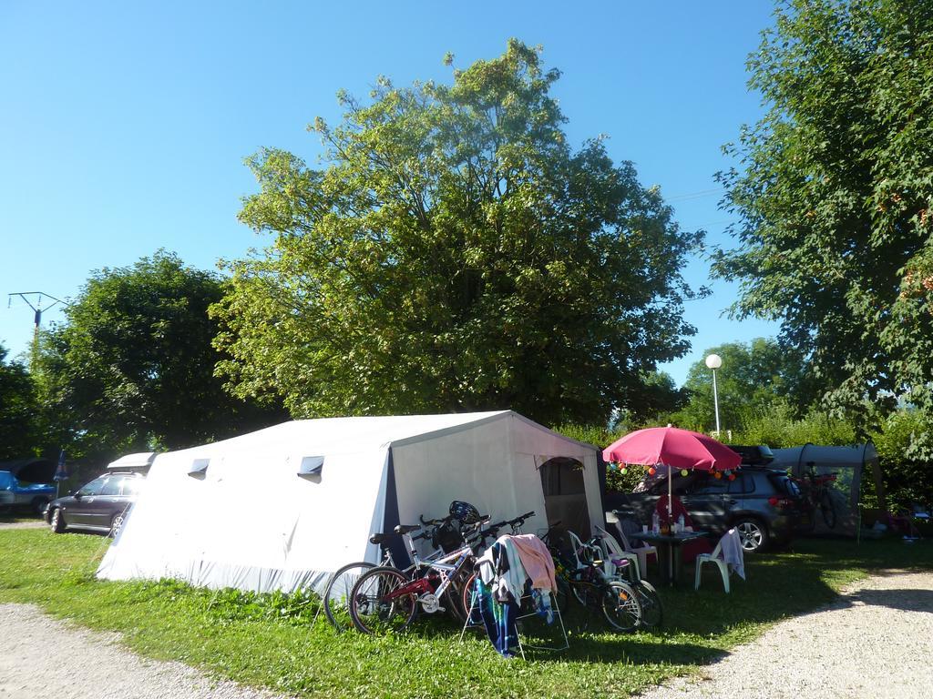 Camping Les Champs Fleuris Hotel Duingt Exterior foto