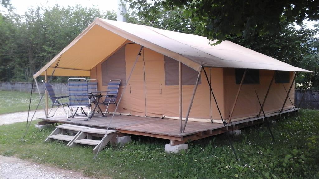 Camping Les Champs Fleuris Hotel Duingt Exterior foto