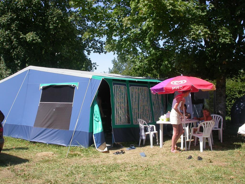 Camping Les Champs Fleuris Hotel Duingt Exterior foto