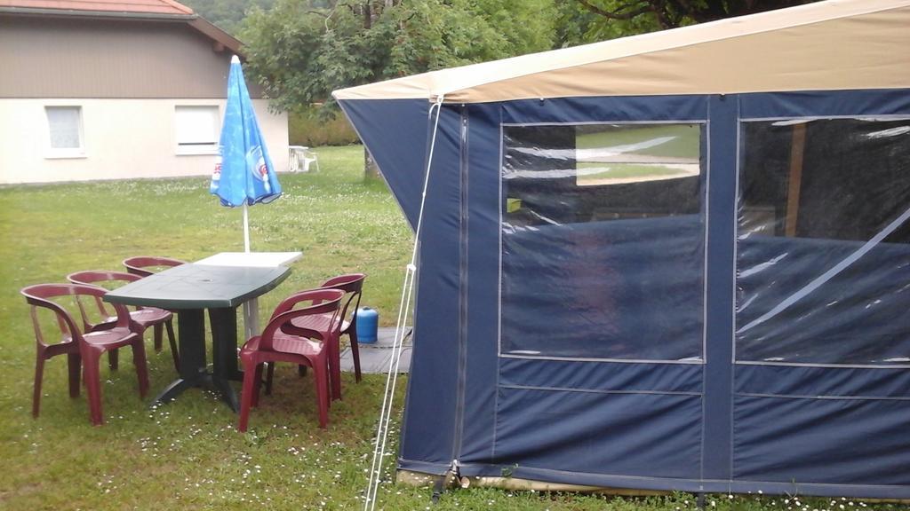 Camping Les Champs Fleuris Hotel Duingt Exterior foto