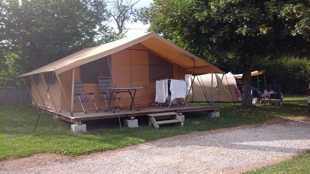 Camping Les Champs Fleuris Hotel Duingt Exterior foto